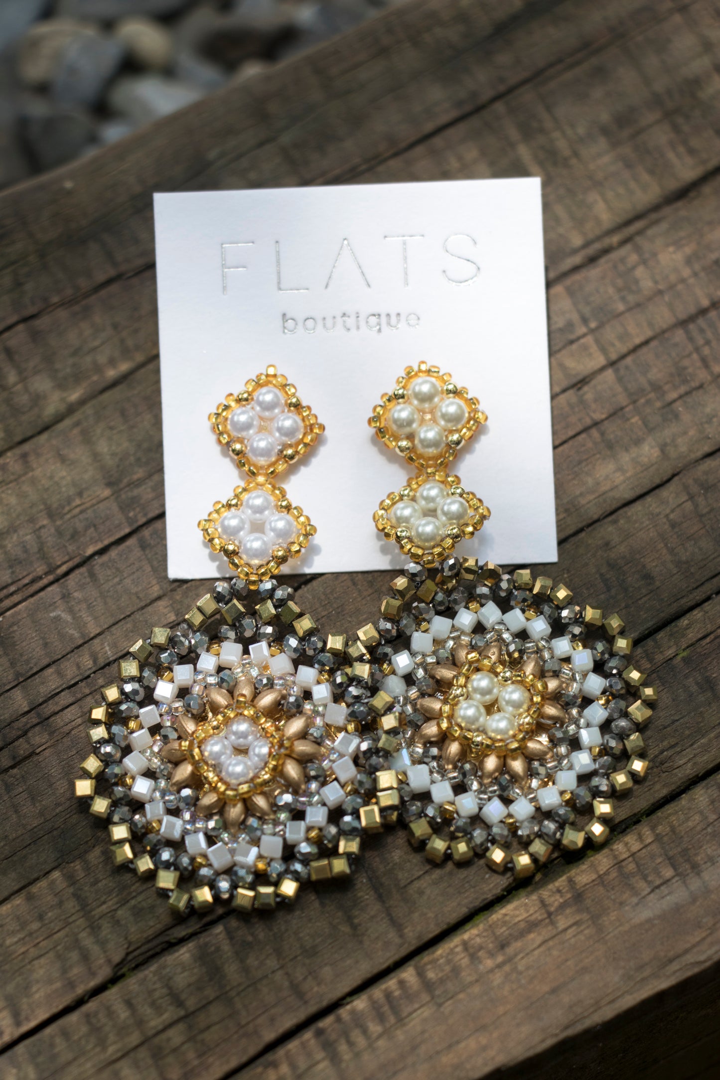 Aretes Medallion