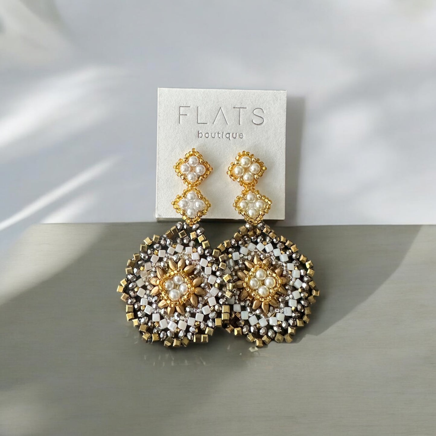 Aretes Medallion